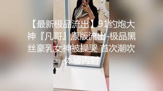   丝袜高跟制服诱人的小少妇跟蒙面小哥啪啪，69交足交撸起大鸡巴，让小哥无套抽插爆草，直接内射进骚逼