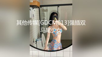 婚房直播 新娘中途打电话聊骚 聊完受不了就开始自慰，这么淫荡吧！太反差了！