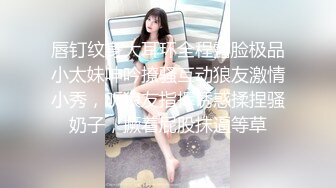 ❤️可爱小白袜❤️小白袜有一种特别的感觉，00后小可爱太纯欲了，趴床上掰着小脚丫，被坏叔叔小武器怼小骚逼