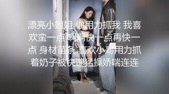 【锅锅酱】开胸露背毛衣骚母狗叫醒服务