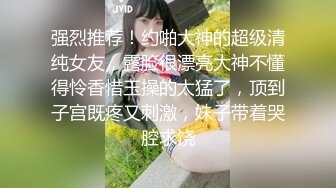 白嫩人妻嘴里两个鸡巴