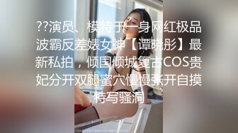 《魔手外购秘极品CP》厕拍达人潜伏女厕独占坑位隔板缝逼脸同框现场实拍多位小姐姐方便，极品肉丝美腿高颜美女擦逼的动作都好看 (4)