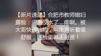 办公室里的闷骚姐姐，颜值不错气质很棒，上着班跟狼友互动撩骚，褪下丝袜漏出骚穴玩跳蛋