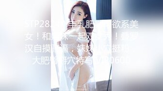   长相非常甜美的邻家妹子，脱光衣服显露出顶级身材，数一数二的极品蜜臀