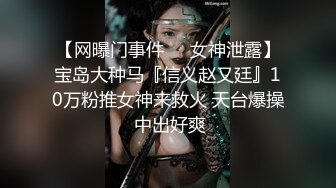 邪恶的网友胆子太大了 潜入校园向学妹们伸出了上帝之手