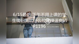 公厕里勾引隔壁上厕所男人,两人隔着隔板吃爽操爽