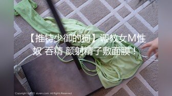 射了制服女友一屁股