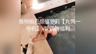    第一次见这样的专业情趣房巨乳大屁股妹有点小兴奋被饥渴眼镜男扒光就搞嗲嗲的呻吟声听