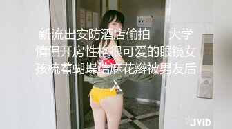 萝莉小表妹 用成人动漫色诱表妹 动情成功破处 肉棒顶入粉嫩白虎 好疼~不要啊~榨射意犹未尽