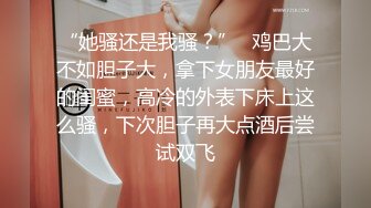 大屁股老婆光著洗衣服