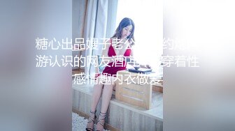 健身房里约站女教练