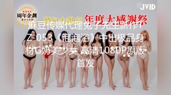  模特级颜值女神！粉嫩顶级美腿！脱下丁字裤，假屌抽插粉穴，地板上骑坐，翘起美臀后入抽插