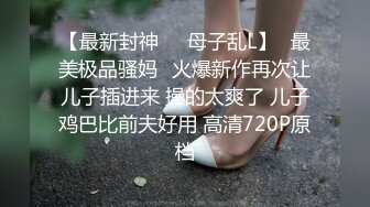 商场一路跟踪抄底几个不错的嫩妹 (4)