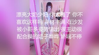 黑客破解家庭网络摄像头偷拍看房间布置貌似没结婚多久红睡衣美女和老公的幸福性生活