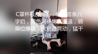 新来的美女主播露脸女仆装诱惑，双马尾好可爱，听狼友指挥互动撩骚，揉奶玩逼跳蛋摩擦