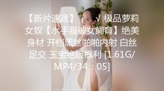 10-23上帝视角偷拍 学生情侣开房 娇小女友爱吃鸡，各种姿势都可以，就是骚