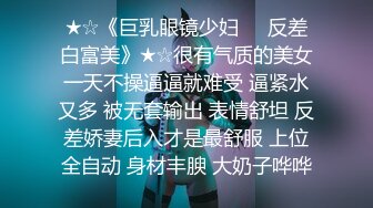 商场一路跟踪抄底短裙美少妇骚丁都被夹到B缝里去了就像没穿内裤一样