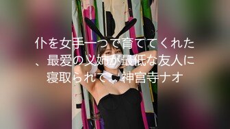 KTV唱歌啪啪 大长腿短裤妹伸进衣服摸奶子 脱掉裤子摸逼掰穴