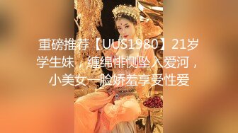 风骚黑丝美熟女跟大哥激情啪啪，太饥渴了要不够口交大鸡巴足交，激情抽插各种姿势，不停撩骚大哥鸡巴求干