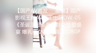 按摩会所找大奶子技师做全套服务，技师徐娘未老很有风韵，黑丝袜情趣趴在床上被狠操