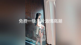 充满诱惑的少妇，黑丝高跟大奶子超级诱人，居家诱惑漏出大奶子夹着AV棒，尿尿自慰道具插逼诱惑的呻吟