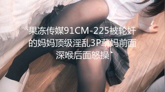  风骚女模特伺候两个小哥哥激情3P，全程露脸场面淫乱刺激，舔弄两个大鸡巴