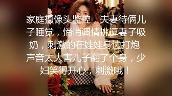 大神网红打卡地偷拍美女裙底风光 白色连衣裙小姐姐拍照白色丁字裤,蓝色短裙小姐姐红色丁字裤