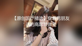 大白天卧室中后入操白衬衣白嫩老婆拉住头发无套打桩 玩奶舔逼玩69