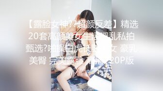 骚逼老婆~睡前发春~欲火焚身，趴着翘高高性感美臀~等待我的大鸡巴进入后入抽插给她消消火！！