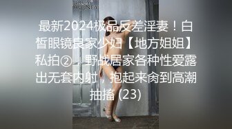 巨乳爱好者，一对大奶白又嫩，浴缸湿身诱惑，狂撸大屌乳交，夹着套弄很舒服，上下猛砸