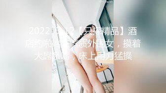 商场女厕蹲守长相精致蓝裙小美妞❤️肥嫩的馒头穴尿起来像天女散花