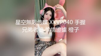 動車上碰到高挑身材美女,紫色內褲性感撩人啊