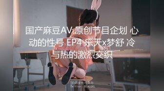 硕大的乳房随着剧烈的运动几乎甩出残影来了 简直不敢相信自己的眼睛