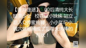 成熟的大屁股骚女人，丝袜高跟露脸诱惑狼友，揉奶玩逼自慰呻吟被大哥草