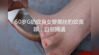 中年妇女重口味，舔弄老黑大鸡巴，特写插入后入爆草，厨房里露脸被干，还被草尿了，浪叫呻吟不止高潮不断