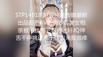 【新片速遞】【婴儿肥美乳骚女3P两大汉爆操】双屌左右开弓一起舔，插嘴扣穴轮番上，好舒服好喜欢 ，情趣一直骑乘抽插，双男轮流操