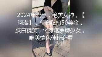 小茓有絕活,上演罕見母雞下蛋秀,碩大鵝蛋塞入慢慢生出來,觀賞性滿分