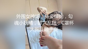 【精品推荐】大奶女王魅色夫人SM调教黑丝女奴 脚踏无毛嫩逼还往里面塞了不少小番茄