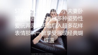 【新片速遞】 商场女厕全景偷拍格子裤美女的小嫩B❤️难道是被她发现了