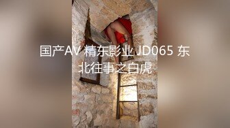 两男干一女温柔的小少妇，大哥好会享受躺在床上享受小少妇温柔的口活，主动上位抽插爆，轮流干少妇叫的好骚