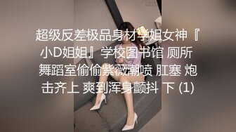 黑鸡的鸡巴太粗小妞小心翼翼的掰开小穴套弄