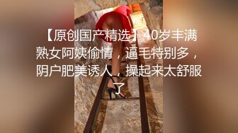 身材很棒的极品人妻跟小哥激情啪啪，激情上位让小哥吃奶子，屁股白皙很是诱人，揉奶玩逼后入爆草，呻吟可射