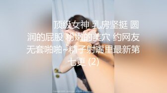 漂亮的姐妹花全程露脸跟狼友发骚，性感好身材各种展示，淫声荡语不断揉奶玩逼，给狼友看