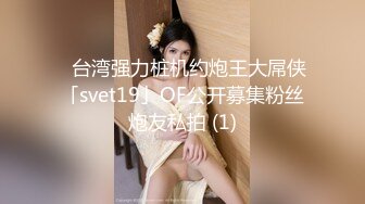 【新片速遞】找个按摩女上门服务，扒下大哥裤子撸大鸡巴深喉口交，让小哥揉奶抠逼，各种抽插爆草浪叫呻吟射完了自己抠逼