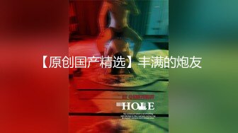 【新片速遞】  剧情演绎母女互亲，全程露脸三个女人发骚，各种骚浪动作展示听狼友指挥，吃奶舔逼抠穴，淫声荡语不断好刺激[2.03G/MP4/01:53:53]