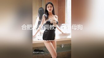 按摩店风俗小哥玩了个双飞，骚女技师跟女顾客揉奶子摸逼，强硬扒光口交爆草，轮流抽插后入爆草干的骚逼浪叫