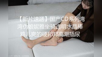 一线天无毛极品粉穴嫩妞和小男友居家啪啪，特写美穴边插嘴，翘起屁股小拇指插逼，按着双腿正入抽插掰穴给你看