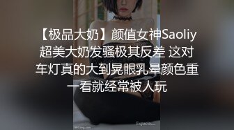 窗户缝偷窥隔壁家的嫂子 身材真好白白嫩嫩的