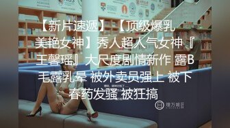 小美女穿红裤衩尿尿，里里外外不少穿呀，内裤丝袜牛仔裤，尿完来了一位重量级肥婆接着尿！