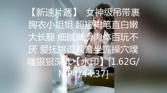  户外勾搭农村夫妻换妻4P啪啪，黑丝高跟诱惑交大鸡巴舔逼，让大哥从拖拉机上爆草车震